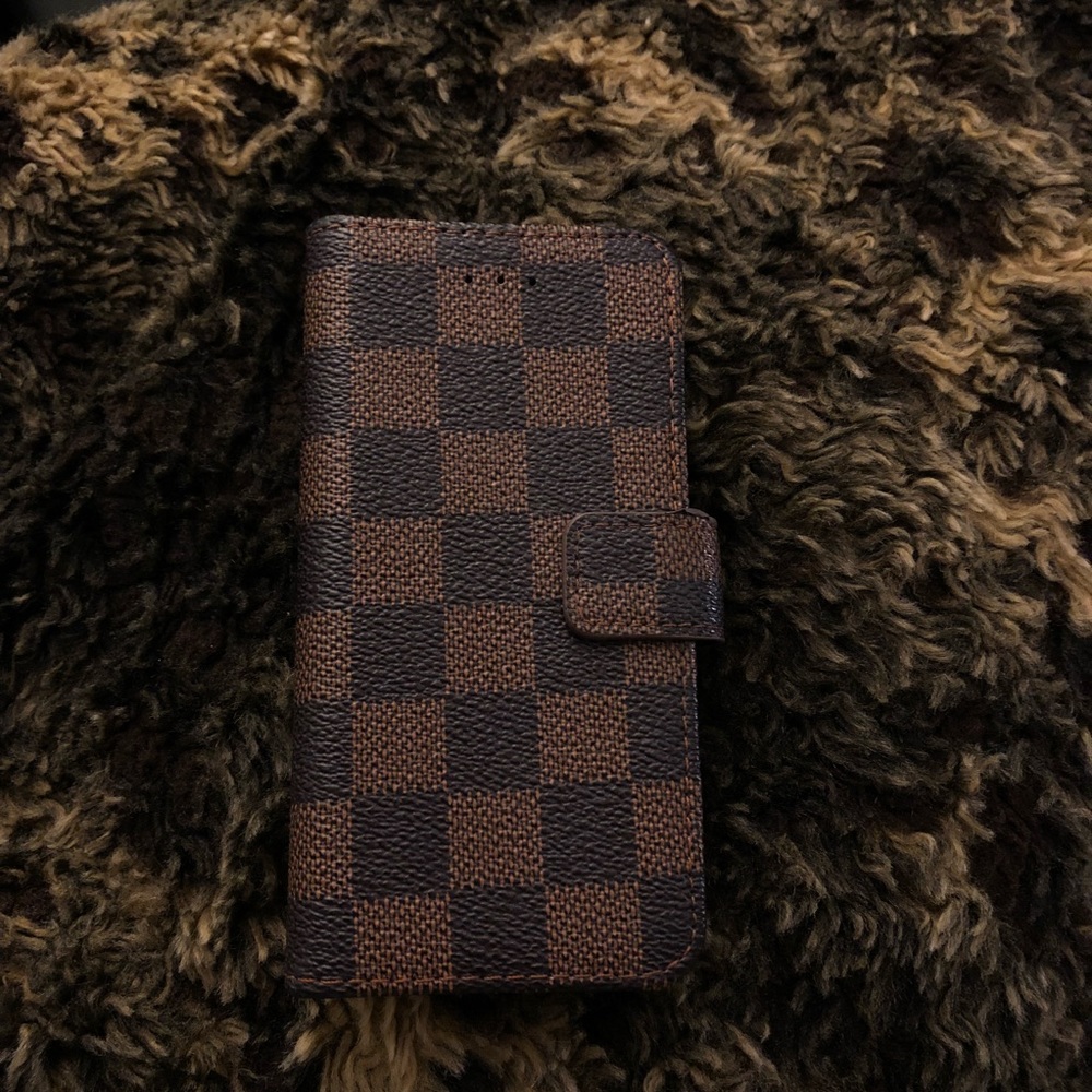 Checkered iPhone 7 wallet case